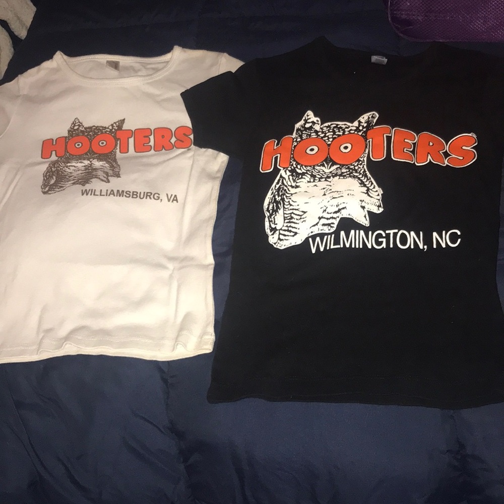 Hooters tshirt lot